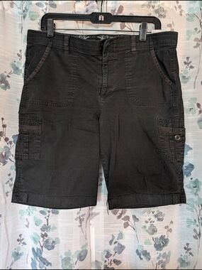 Gloria Vanderbilt Black Cargo Shorts - Classic Pocketed Style